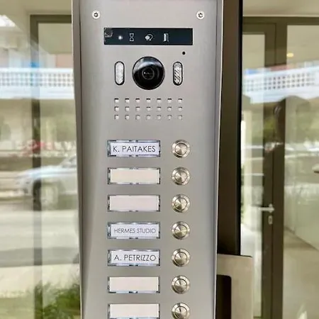 Hermes - In The Just Steps To The Sea! חאניה